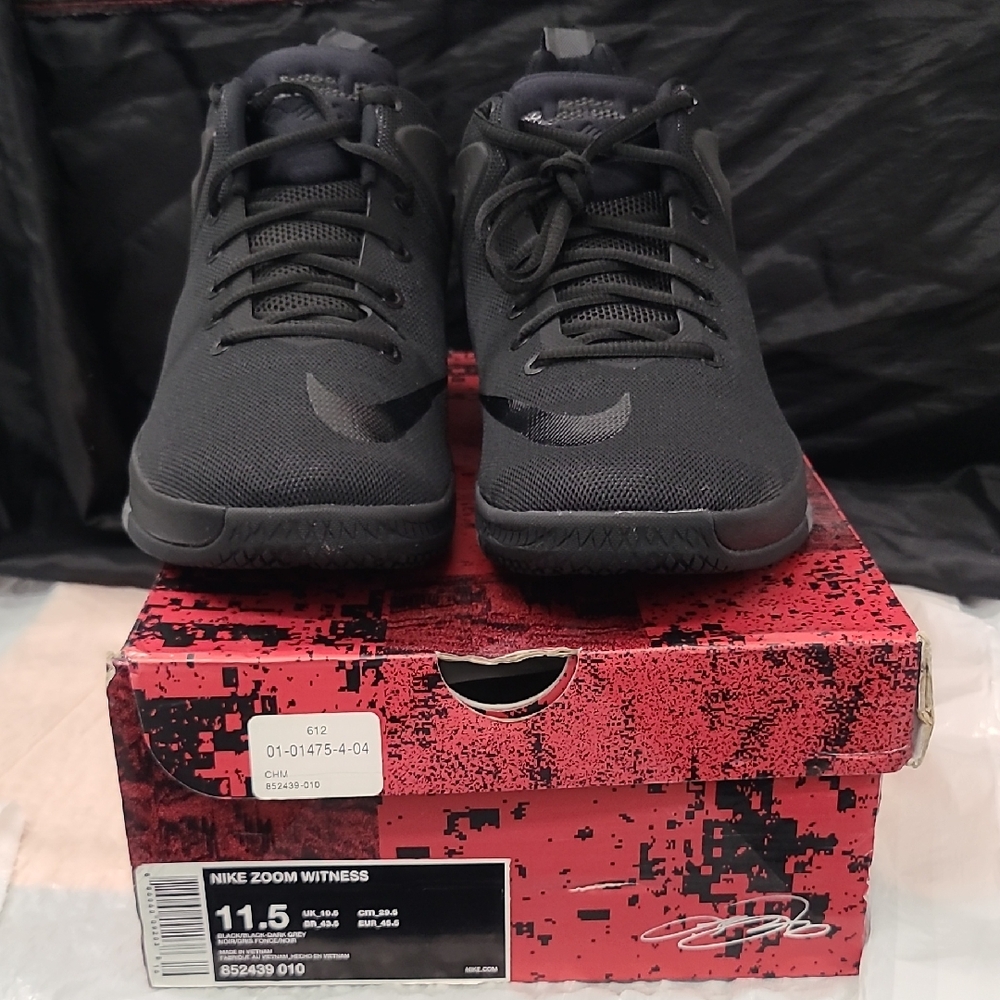 Nike Black Athletic Shoes Sleek Design Lebron James Sneakers 11.5 Zoom Witness